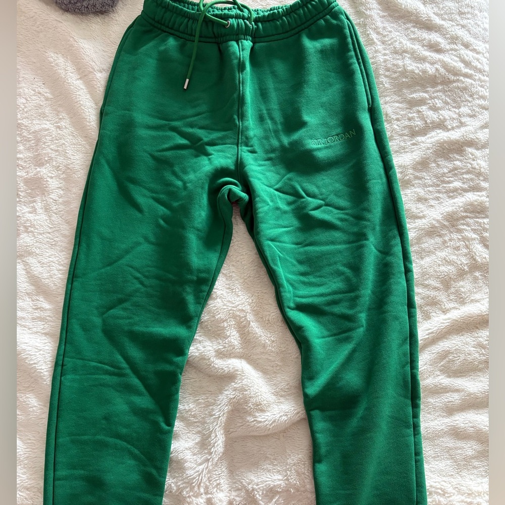 Small air Jordan green sweats